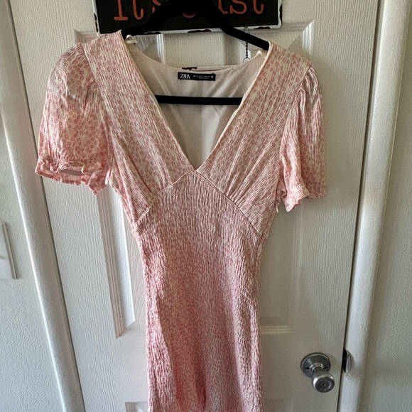 Zara smocked pink dress - Picture 2 of 5